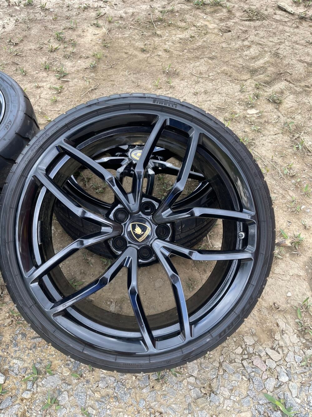 2016 Lamborghini Tires and Rims - Image 2